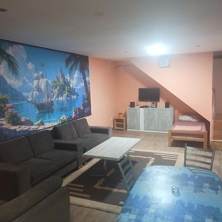 Red Apartman トレビニエ エクステリア 写真