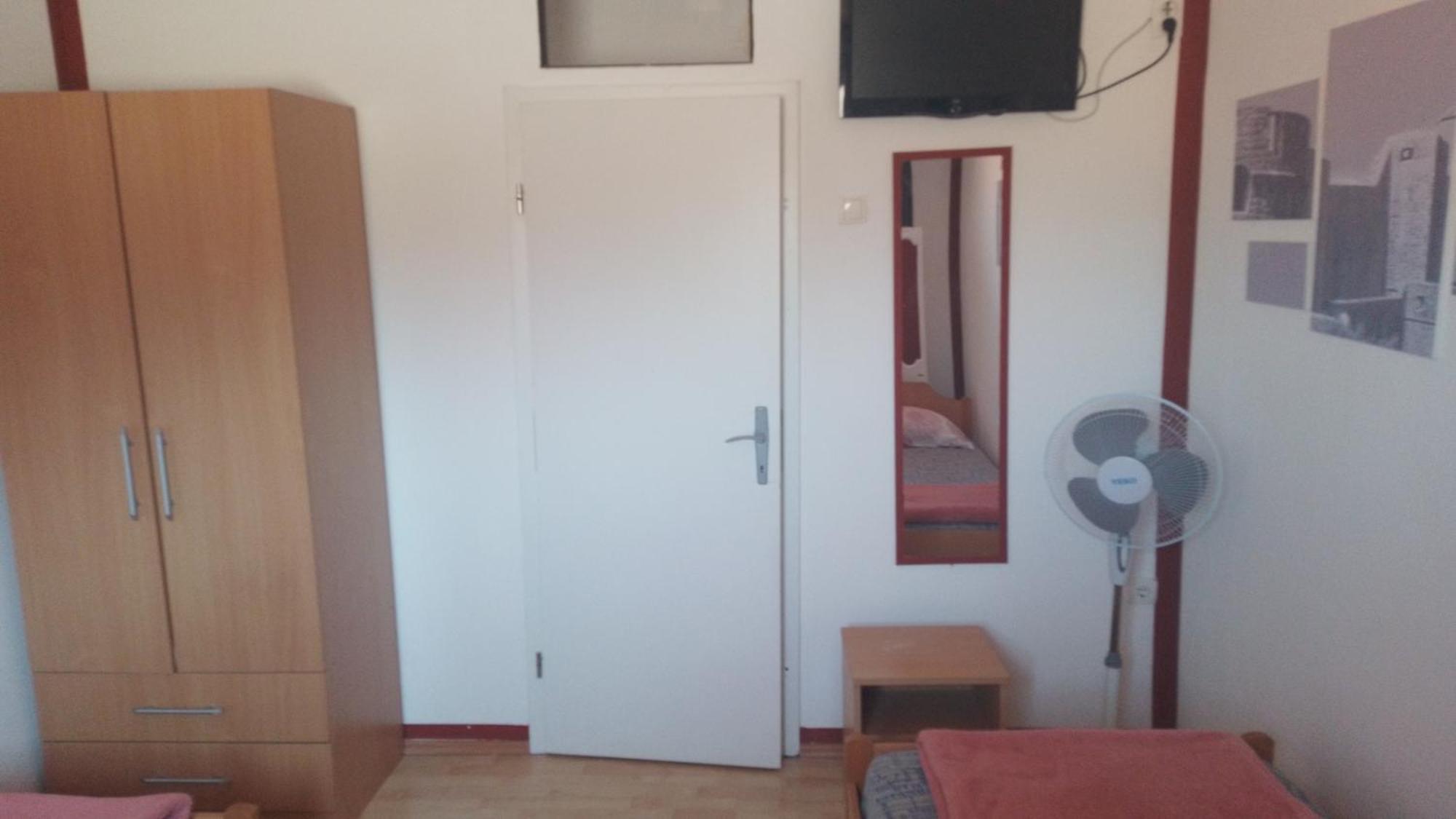 Red Apartman トレビニエ エクステリア 写真