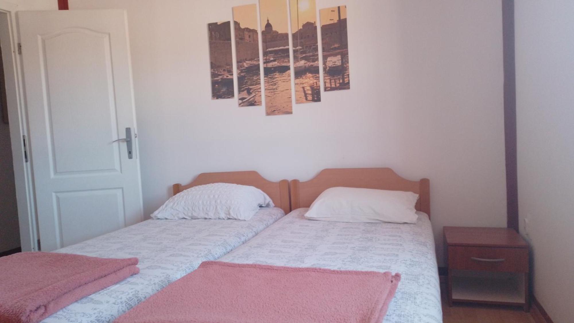 Red Apartman トレビニエ エクステリア 写真