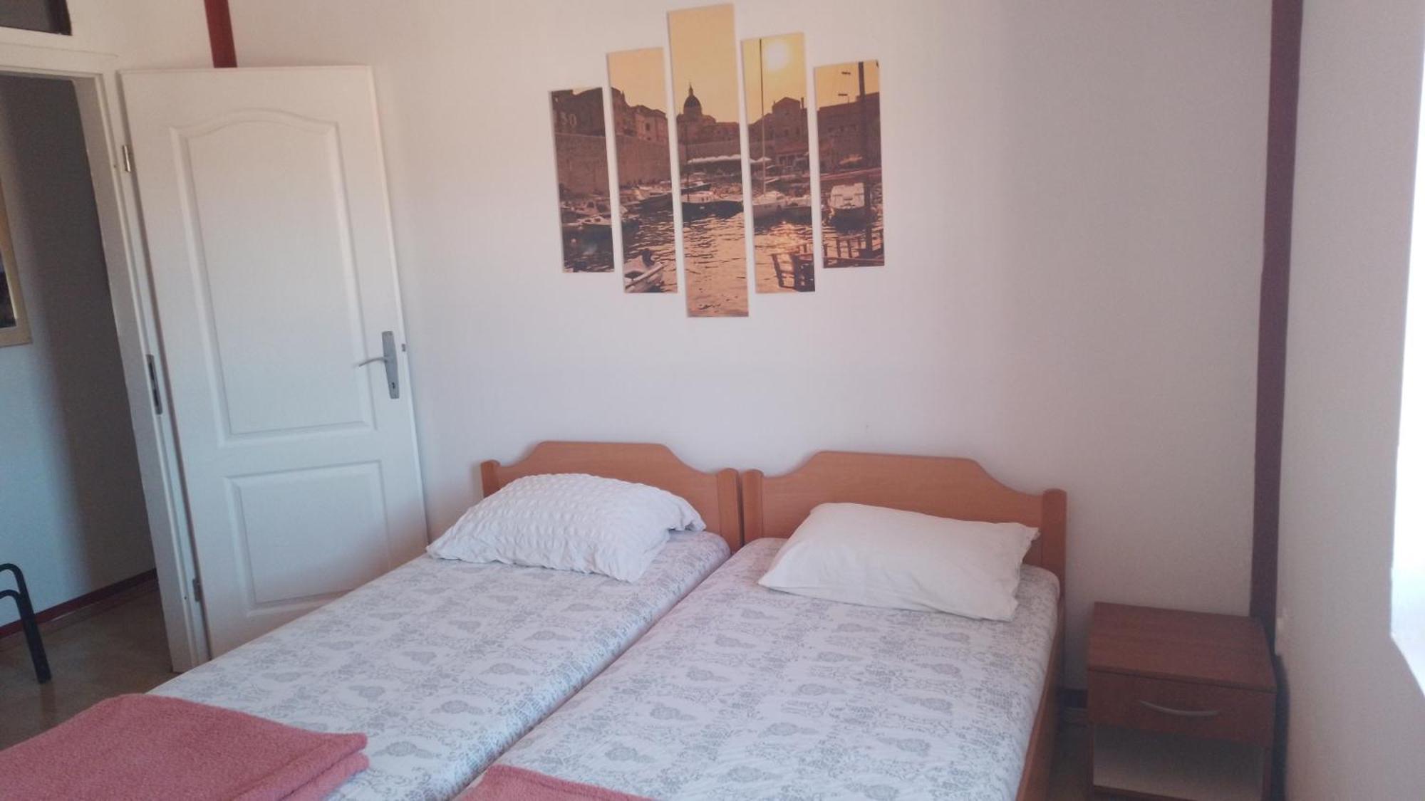 Red Apartman トレビニエ エクステリア 写真